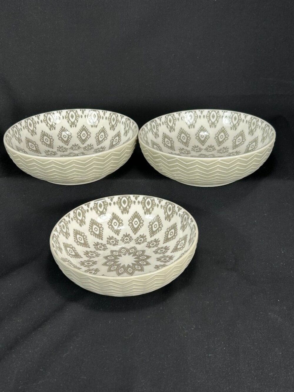 set of 3 Signature Housewares colorful multi purpose bowls